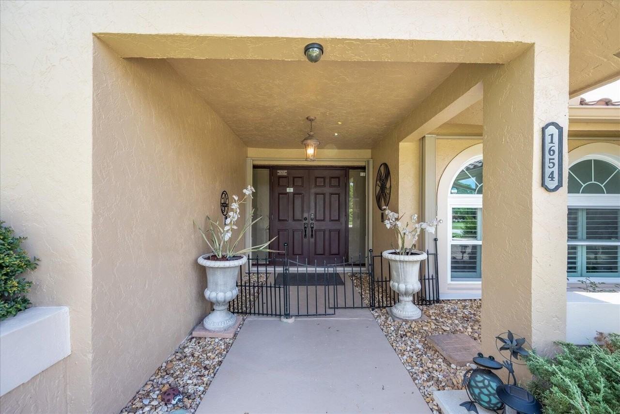 1654 Farmington Cir - Photo 4 of 33