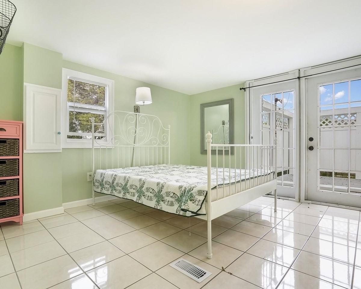 1680 Sw 84th Ave - Photo 5 of 31