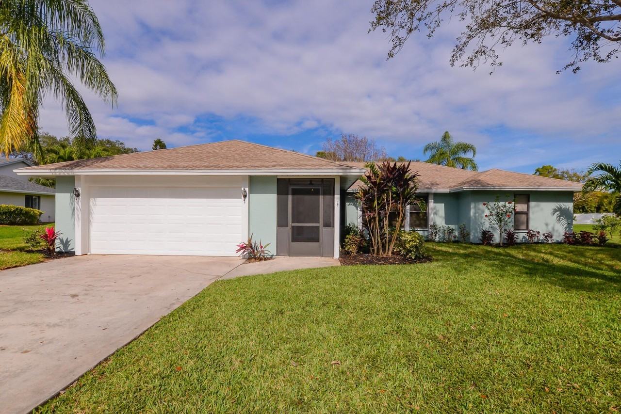 2411 Ne Pinecrest Lakes Blvd - Photo 2 of 43