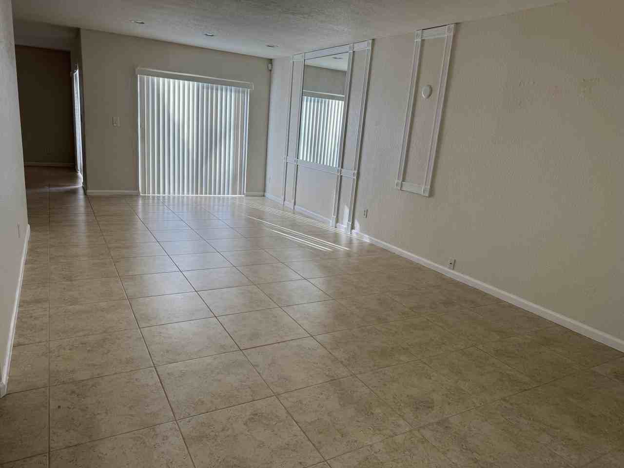 3472 Commodore Ct - Photo 3 of 33