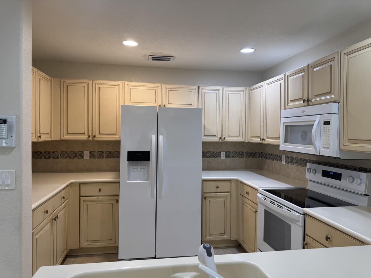 3472 Commodore Ct - Photo 4 of 33