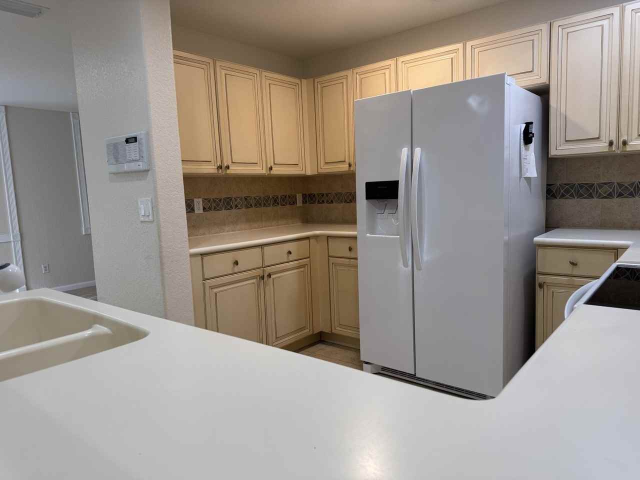 3472 Commodore Ct - Photo 7 of 33
