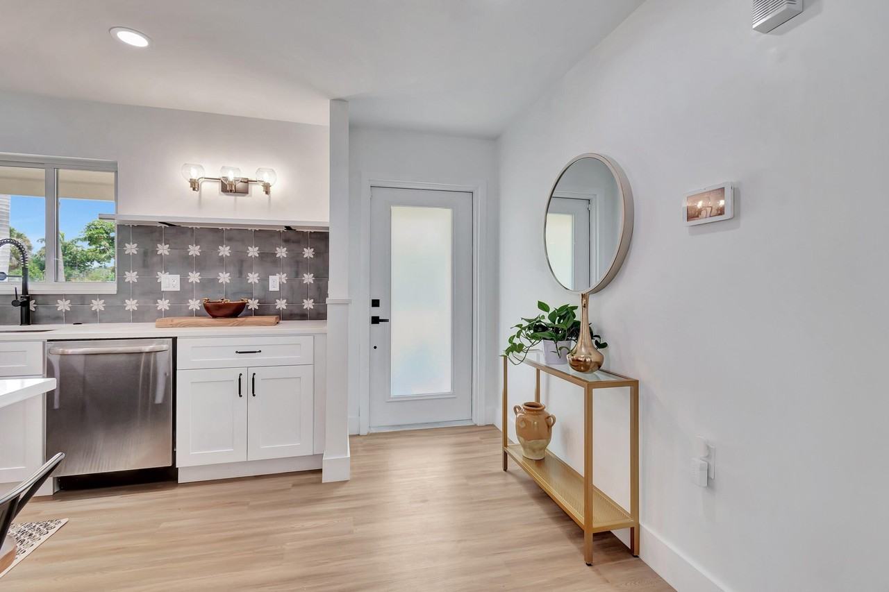 620 Las Palmas Park - Photo 4 of 27
