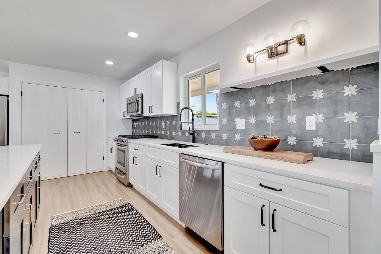 620 Las Palmas Park - Photo 5 of 27