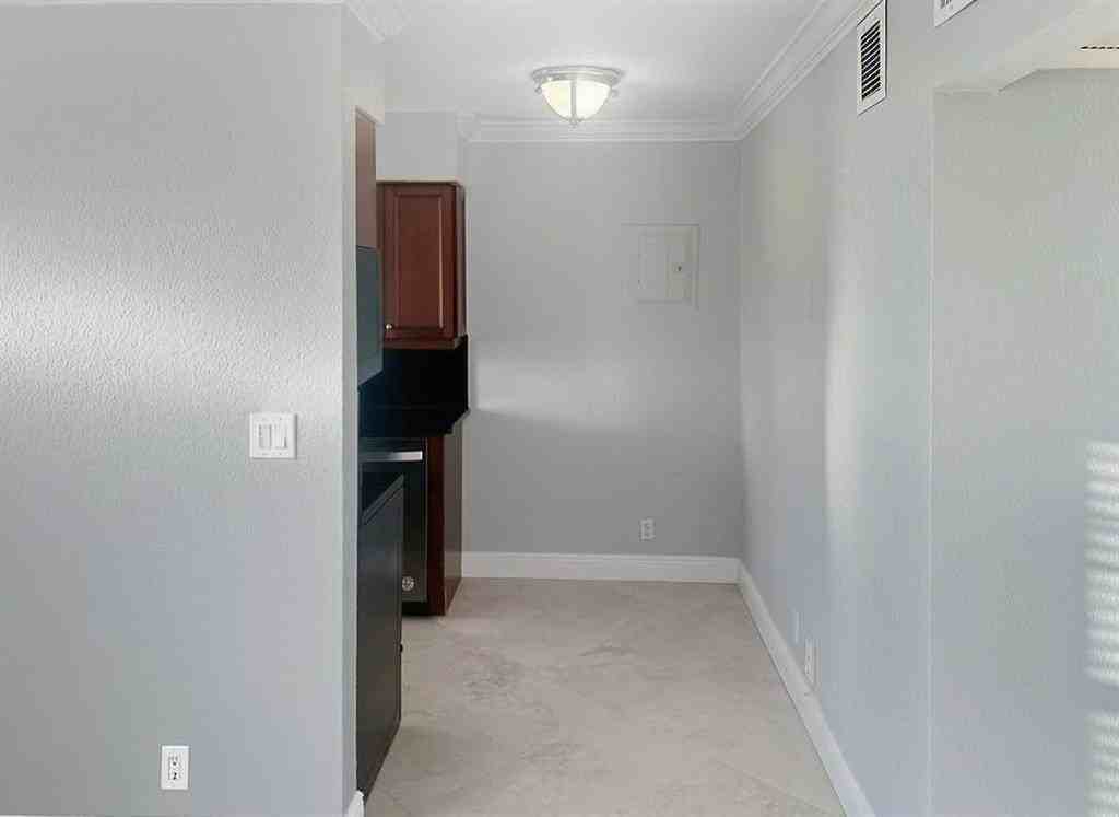 51 Ne 24th St #6 - Photo 6 of 20