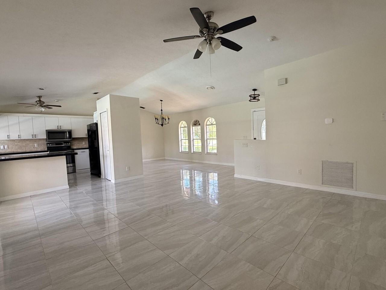 790 Se Ablett Ln - Photo 5 of 29