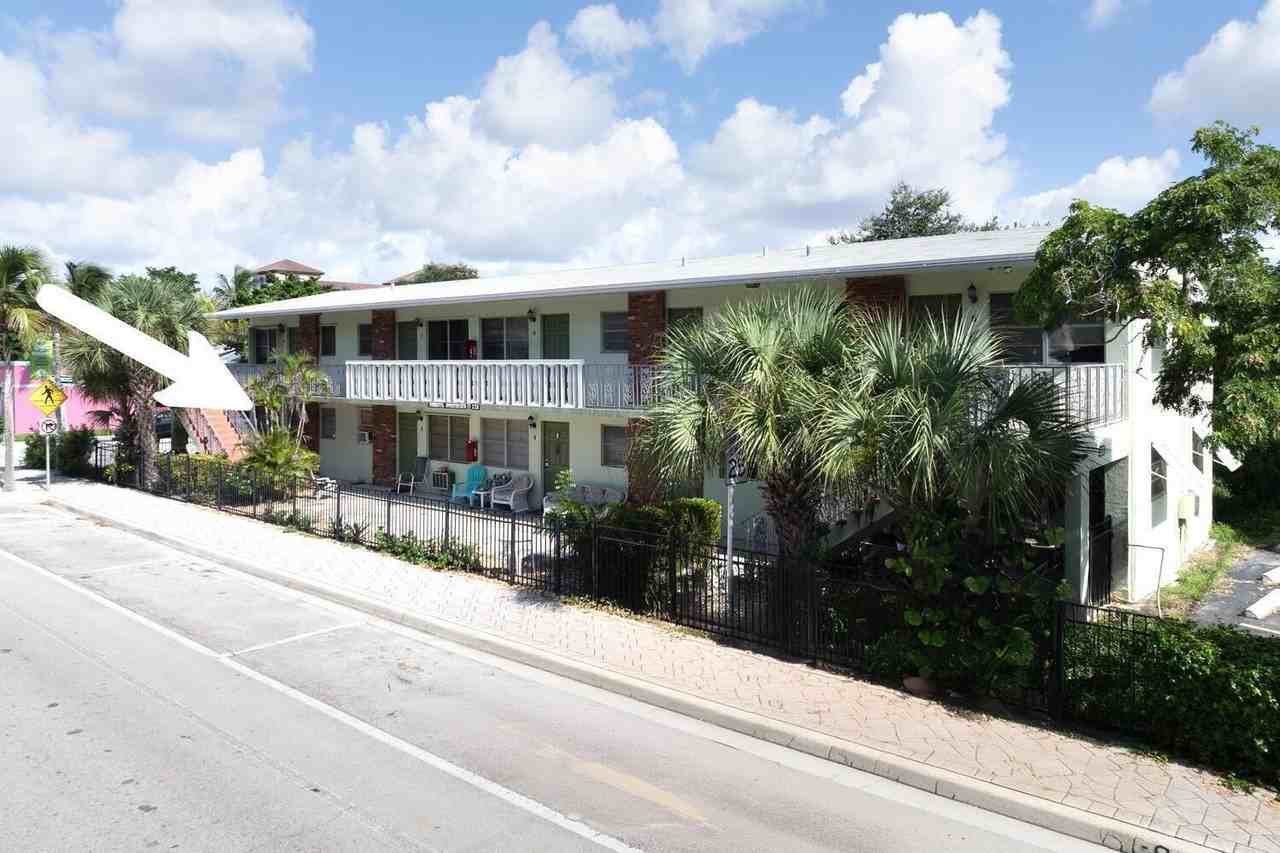 220 Lucerne Ave #1 - Photo 3 of 29