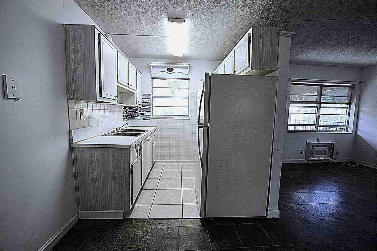 220 Lucerne Ave #1 - Photo 7 of 29