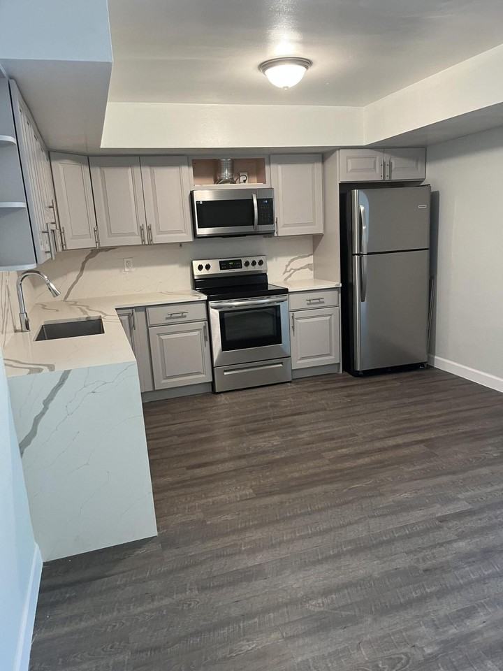 1419 Se 2nd St #1 - Photo 3 of 18