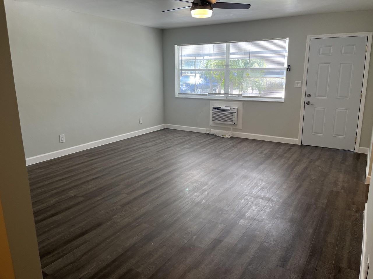1419 Se 2nd St #1 - Photo 5 of 18