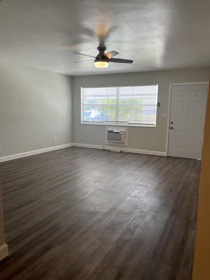 1419 Se 2nd St #1 - Photo 6 of 18