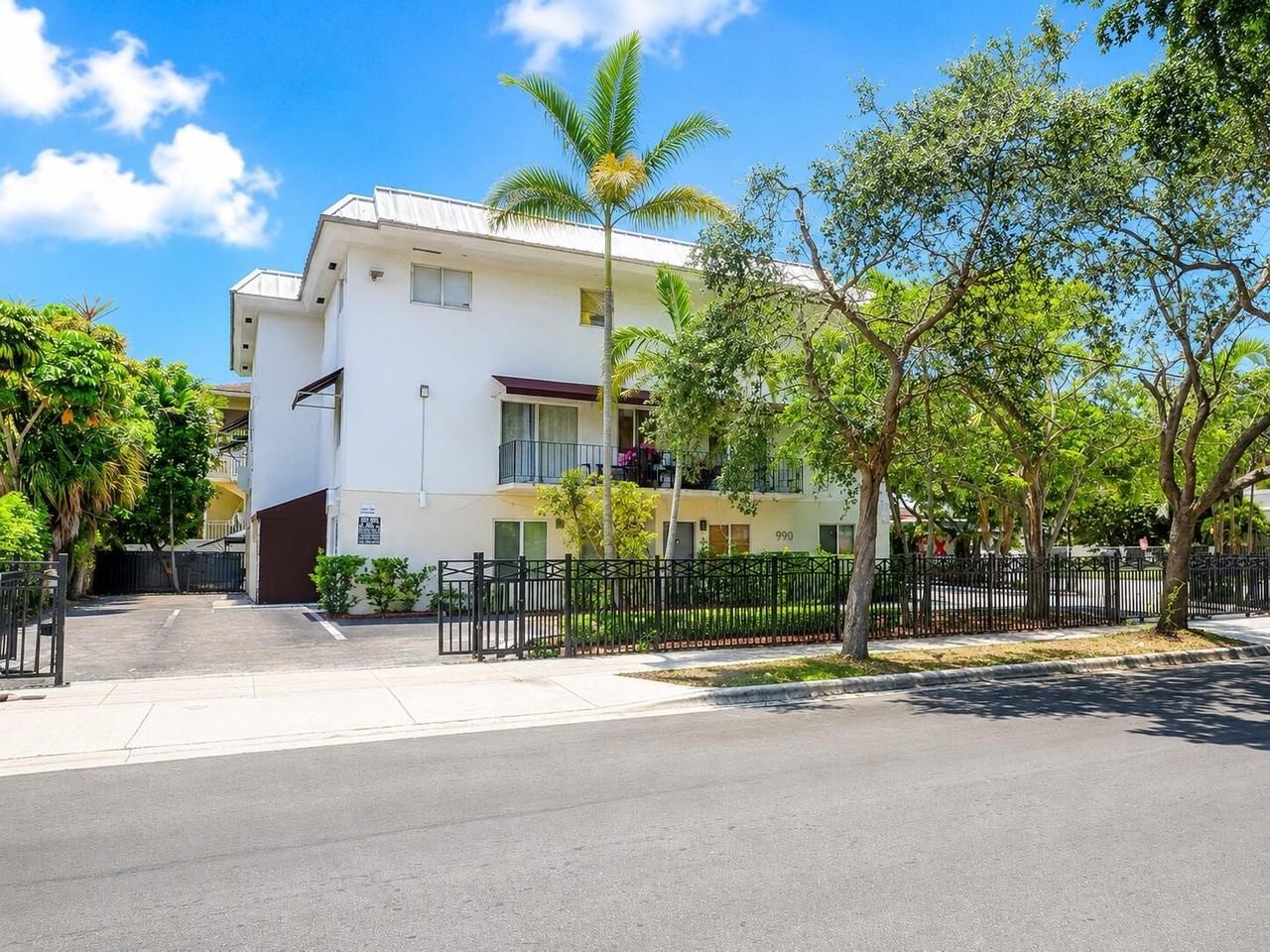 990 Nw 1st St #1