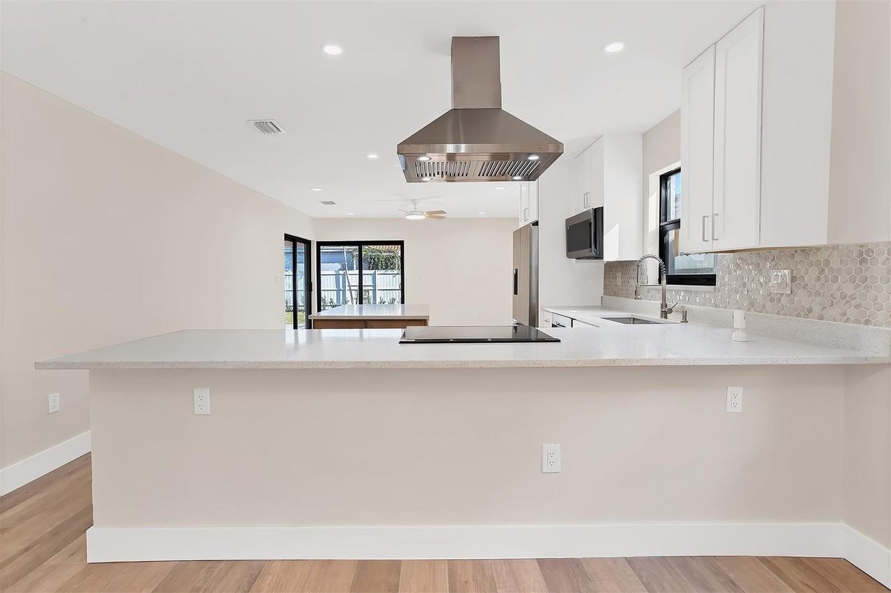 391 Nw 58th Ave - Photo 2 of 49