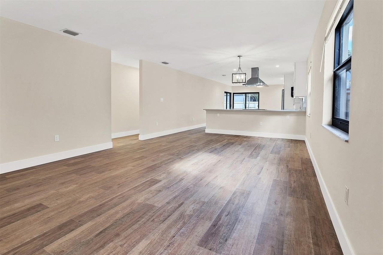 391 Nw 58th Ave - Photo 3 of 49