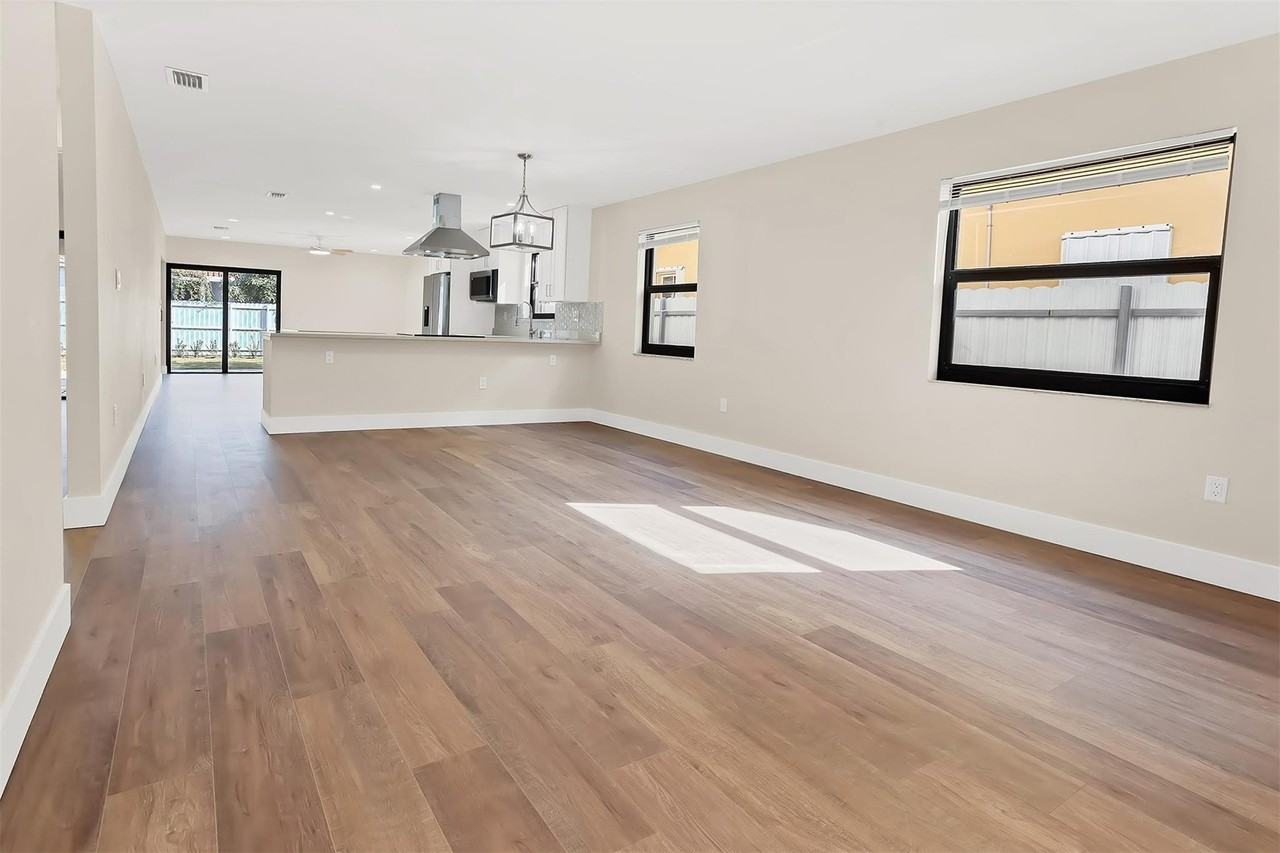 391 Nw 58th Ave - Photo 4 of 49