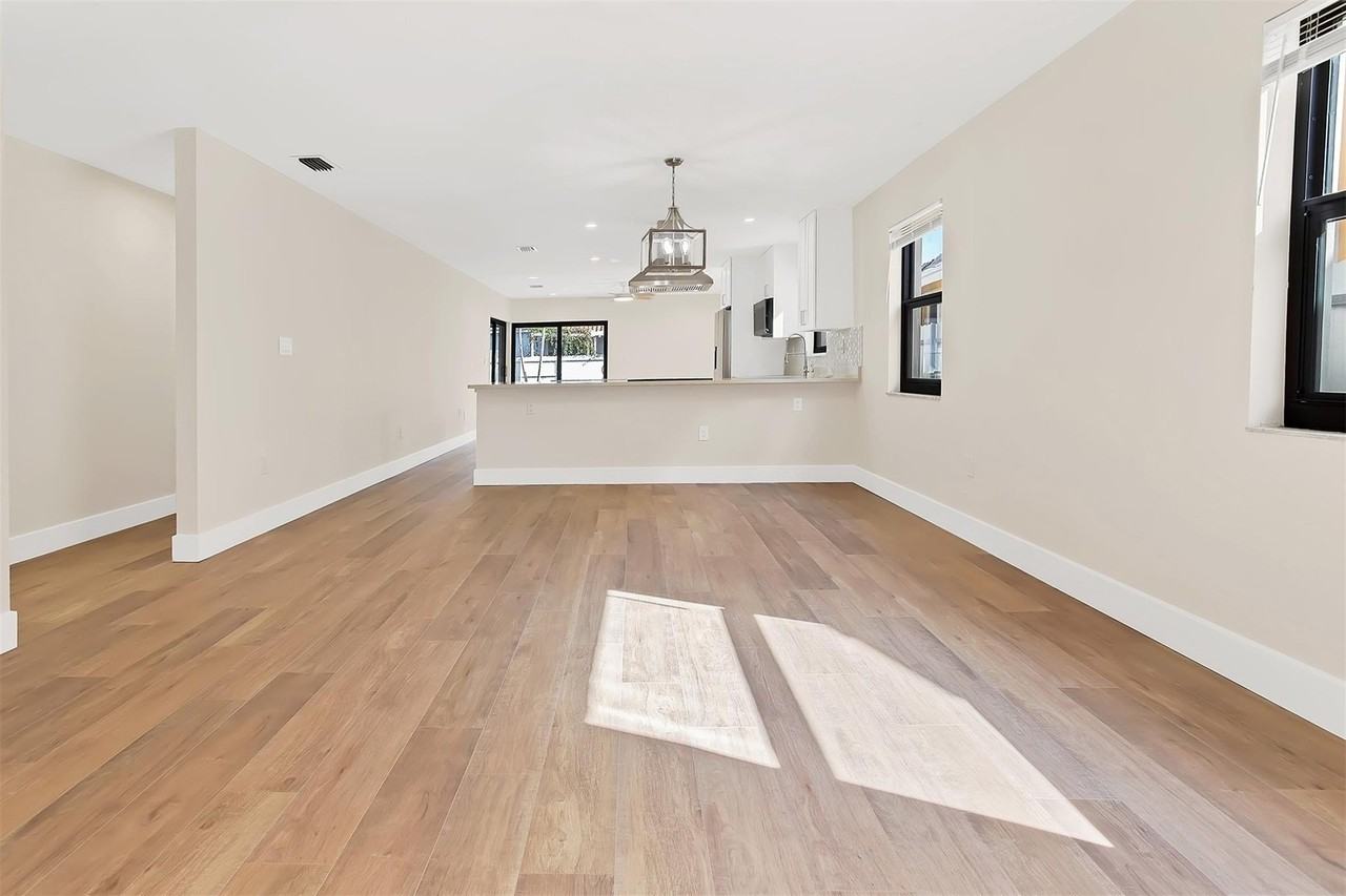 391 Nw 58th Ave - Photo 5 of 49