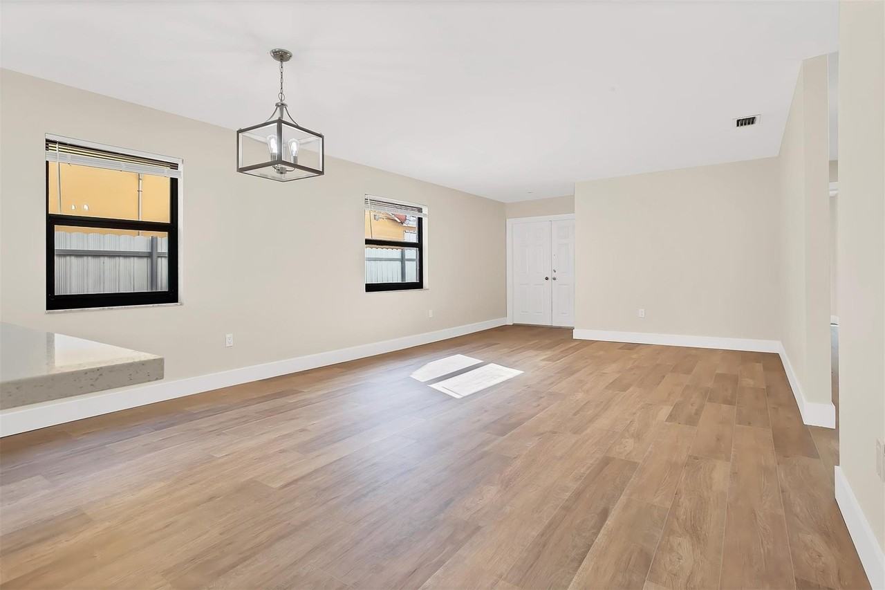391 Nw 58th Ave - Photo 6 of 49