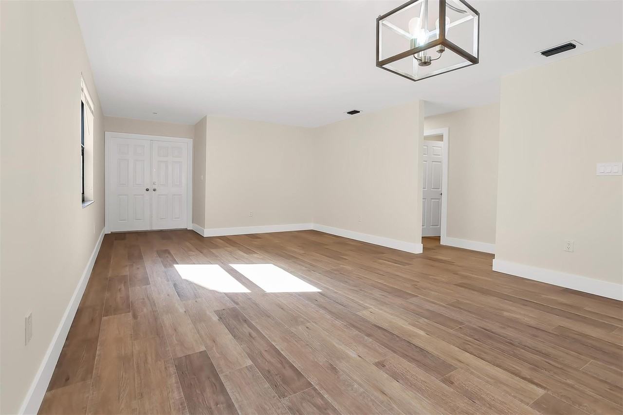 391 Nw 58th Ave - Photo 7 of 49
