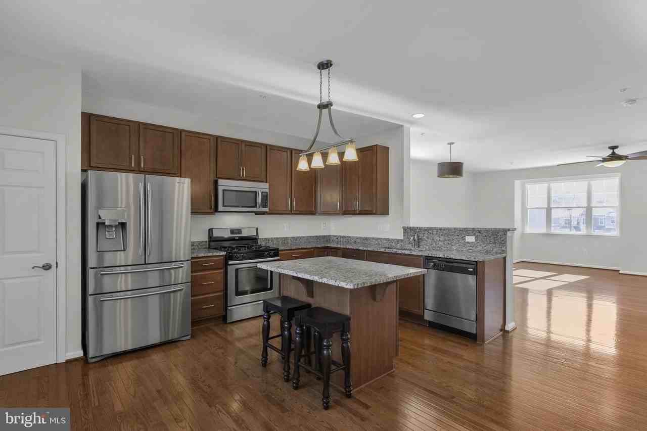 592 Burr Oak Ct - Photo 3 of 24