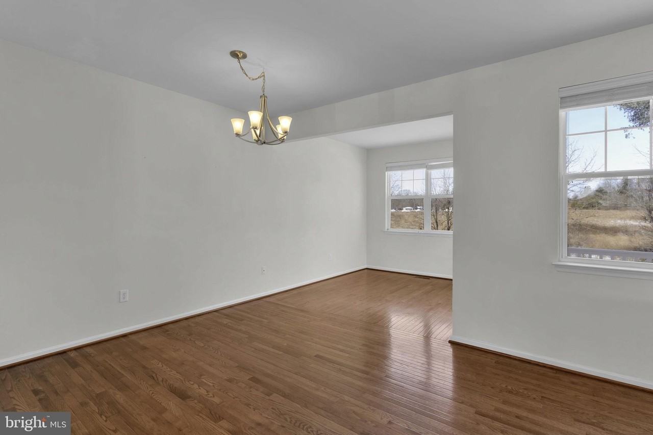 592 Burr Oak Ct - Photo 6 of 24