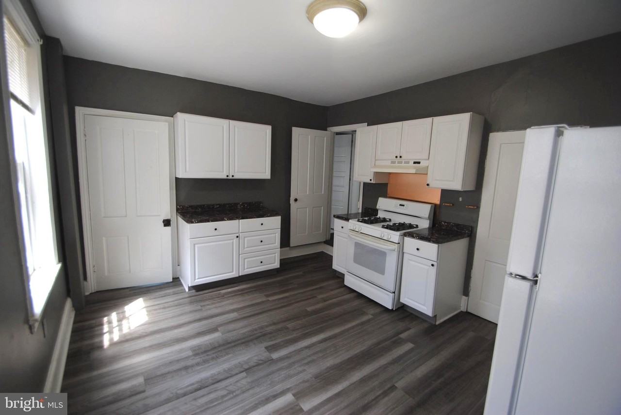 317 E Union St - Photo 3 of 7