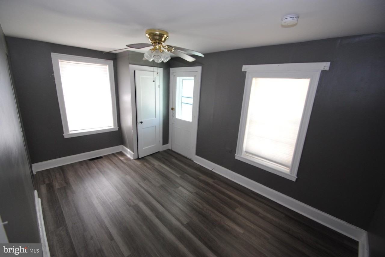 317 E Union St - Photo 5 of 7
