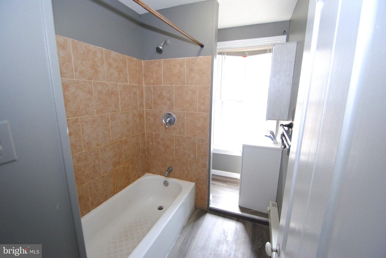 317 E Union St - Photo 6 of 7