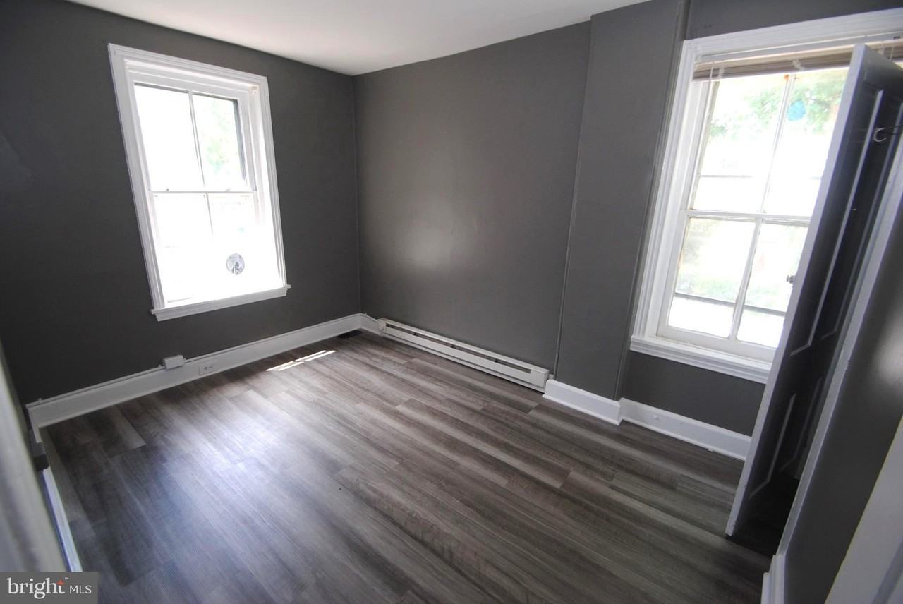 317 E Union St - Photo 7 of 7