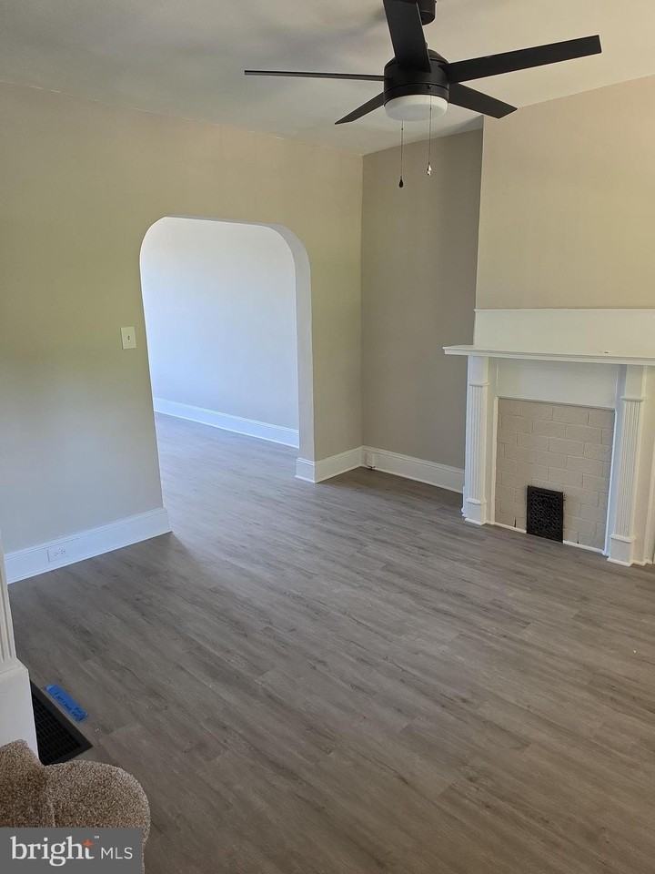 749 Oak St - Photo 3 of 12