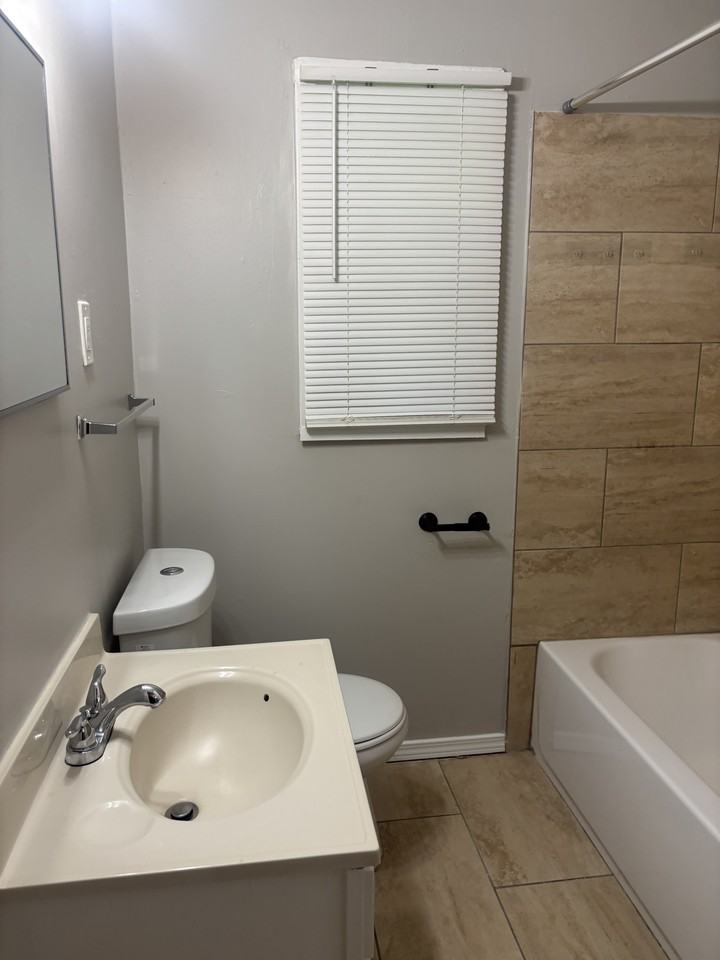 Saint Elmo Ave #1 - Photo 6 of 10