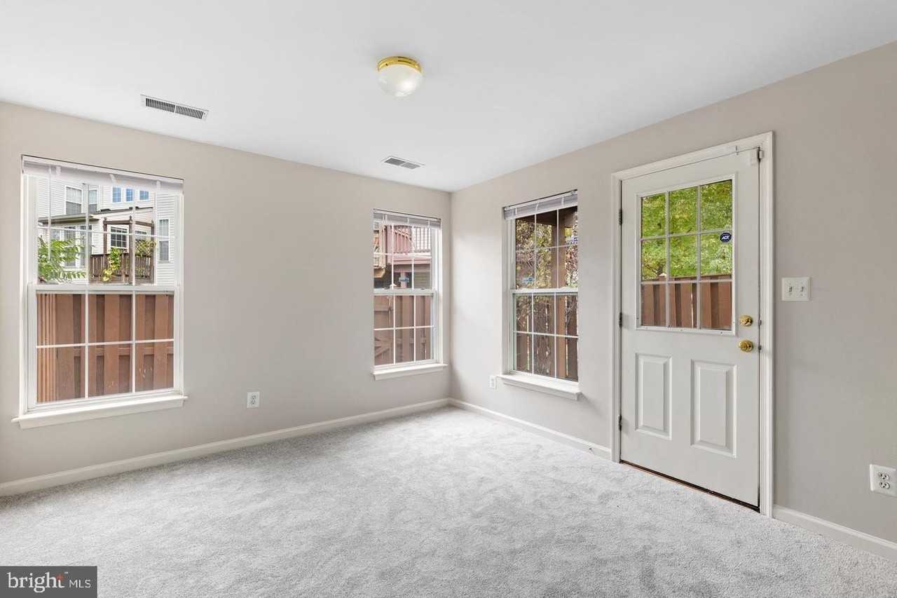13700 Barksdale Dr - Photo 5 of 50