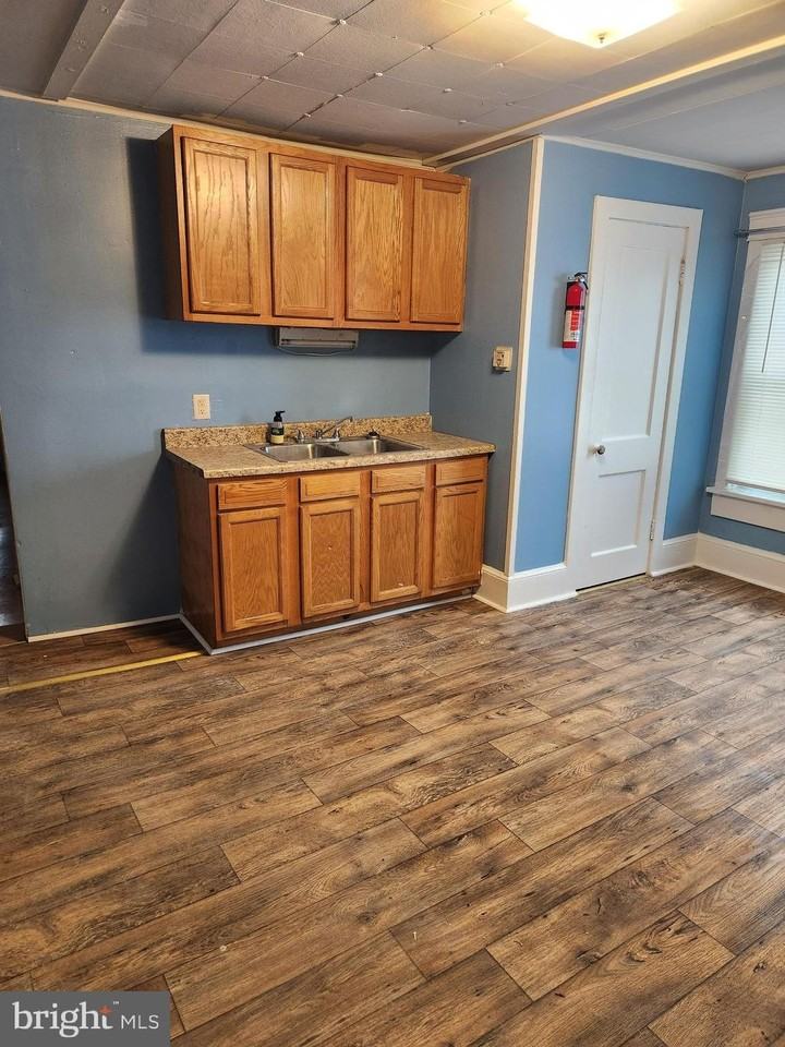 229 Porter Ave - Photo 3 of 7