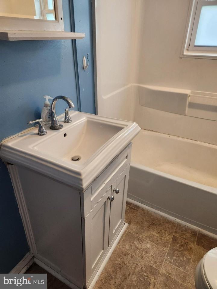 229 Porter Ave - Photo 6 of 7