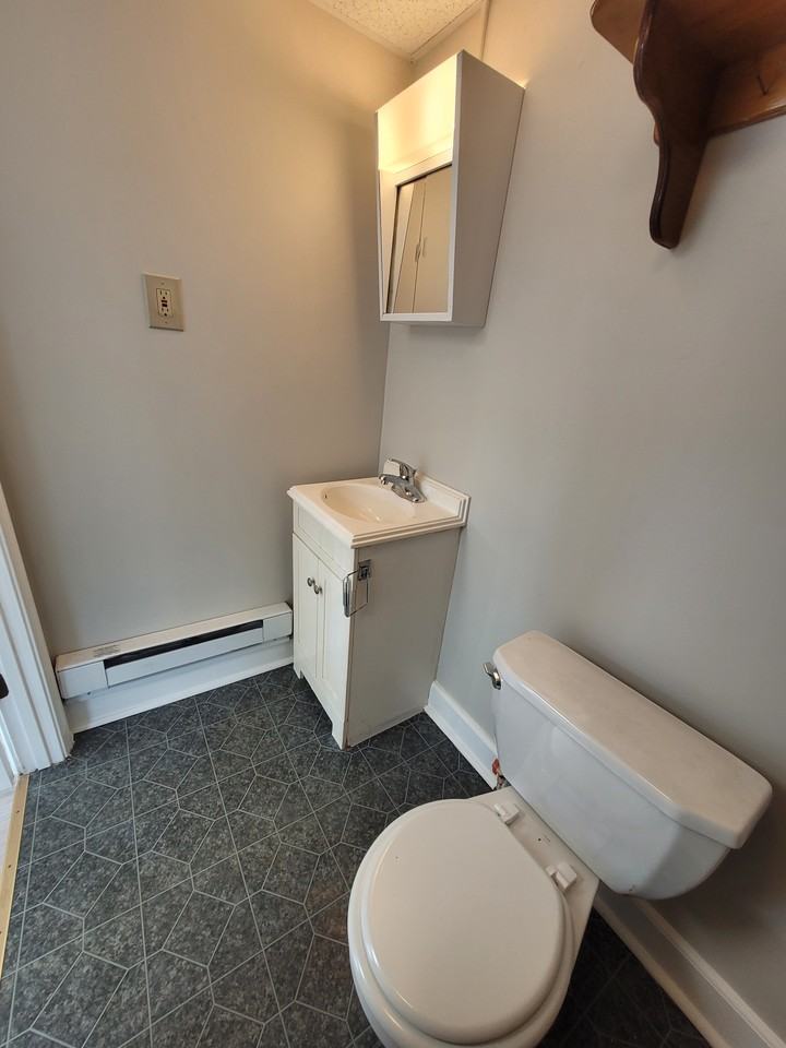 28 North Queen Street #8 - Photo 5 of 5