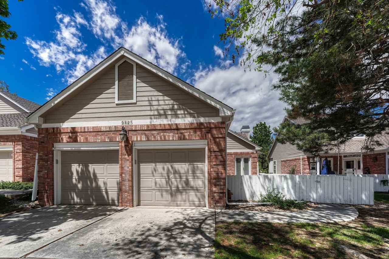 9885 Greensview Cir - Photo 3 of 50