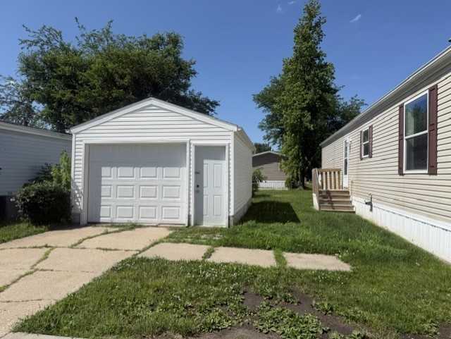 318 Se Parkland Ct #A15 - Photo 2 of 17