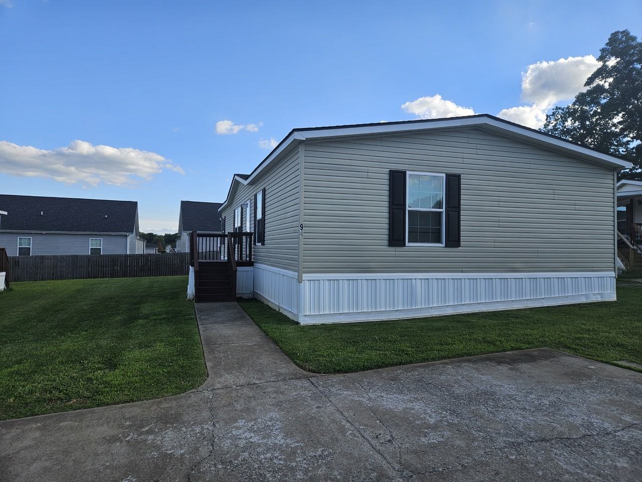 94 Lynnwood Cir #43 - Photo 2 of 24