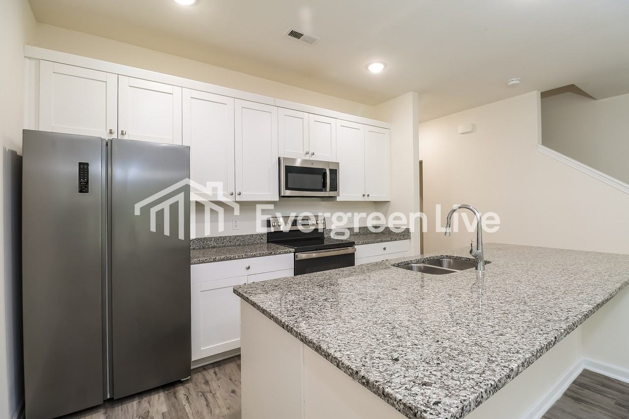 267 E Catawba Ave - Photo 3 of 15