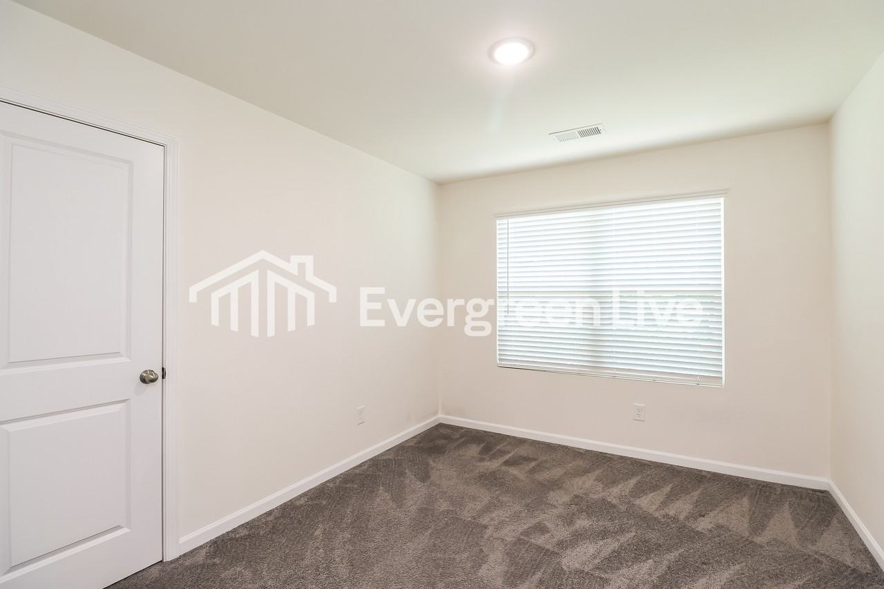 267 E Catawba Ave - Photo 5 of 15