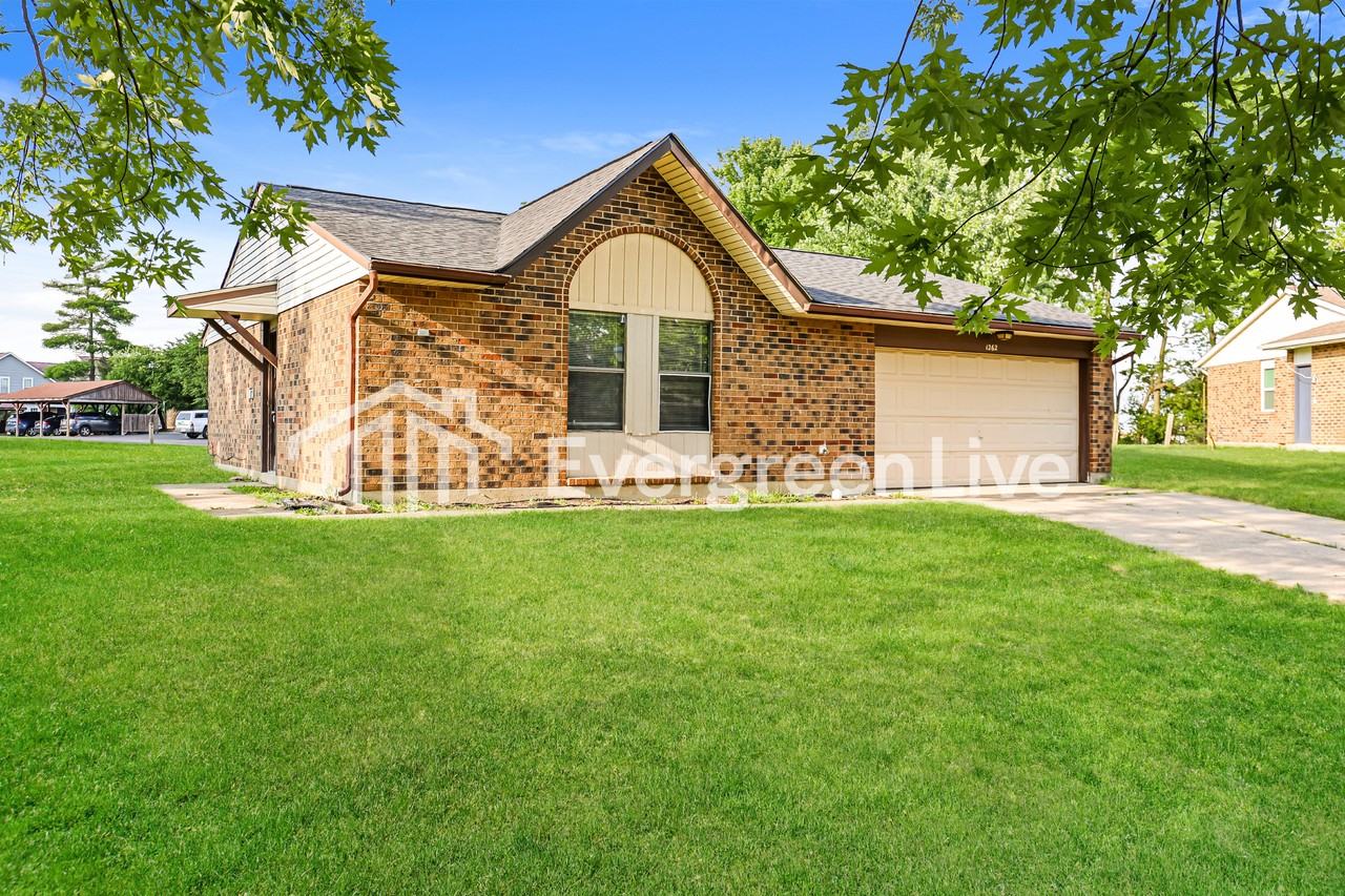 1262 Firethorne Dr - Photo 2 of 15