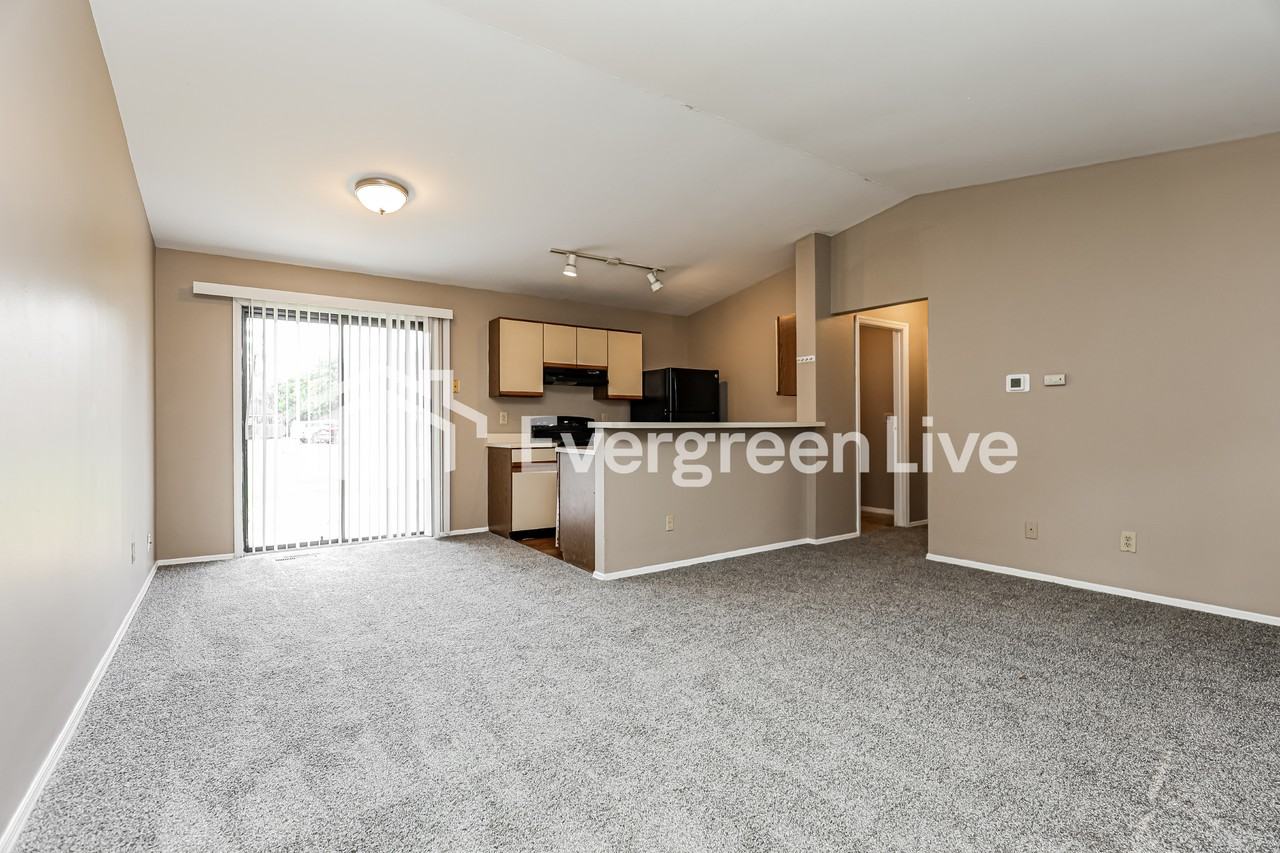 1262 Firethorne Dr - Photo 3 of 15