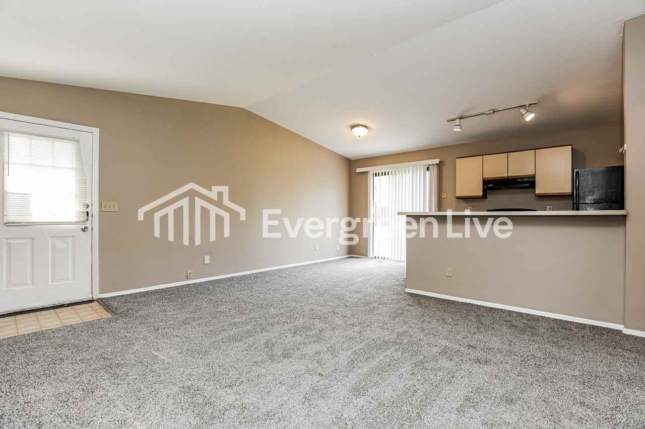 1262 Firethorne Dr - Photo 4 of 15