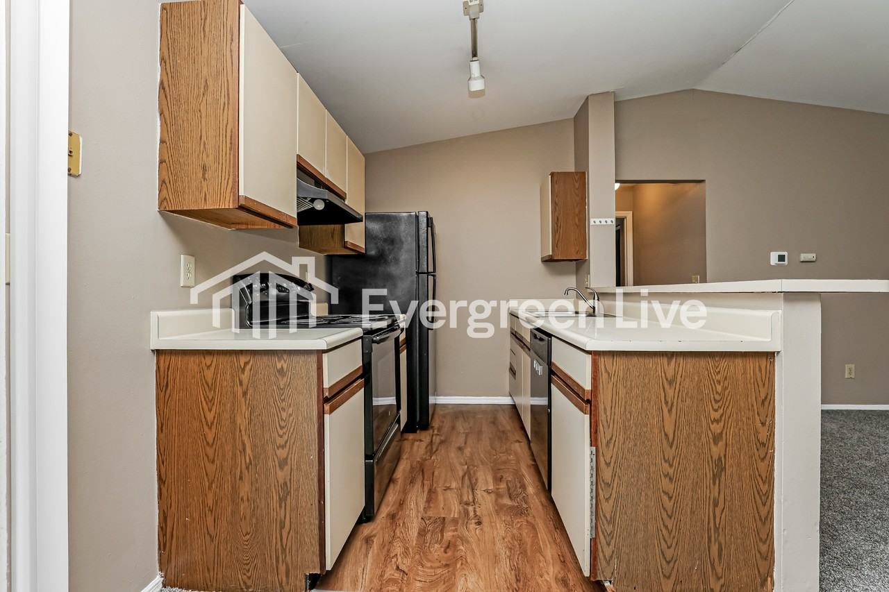 1262 Firethorne Dr - Photo 5 of 15