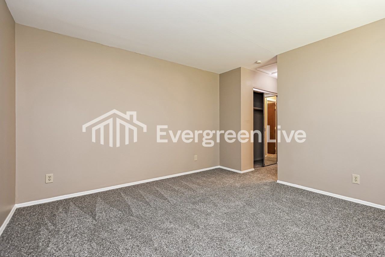 1262 Firethorne Dr - Photo 6 of 15