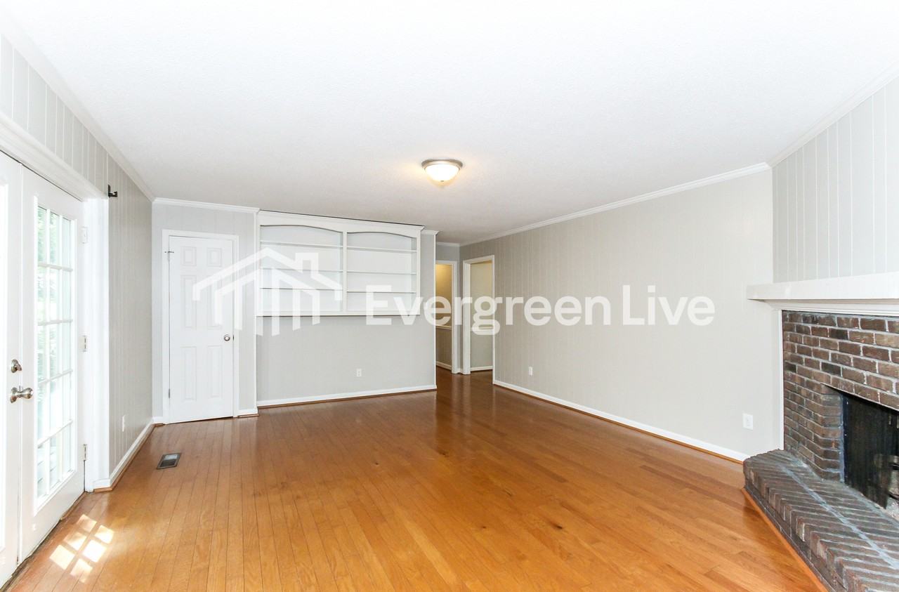 1755 Napier Dr - Photo 4 of 15