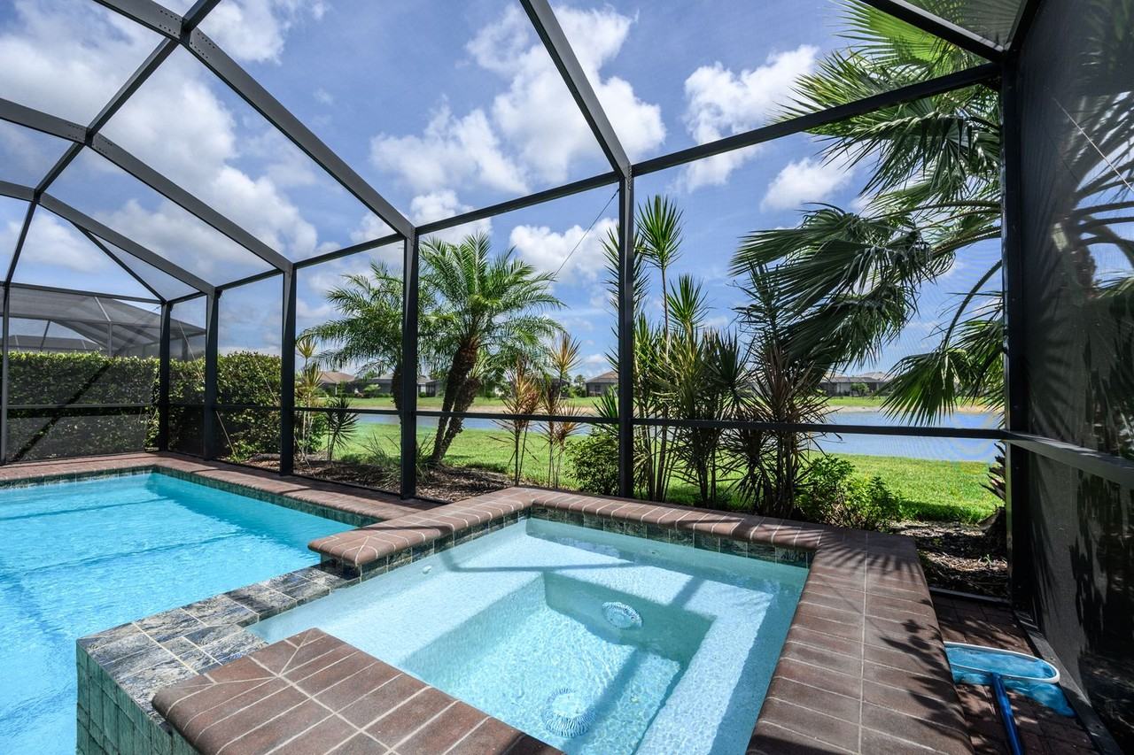 15145 Spanish Point Dr - Photo 3 of 50
