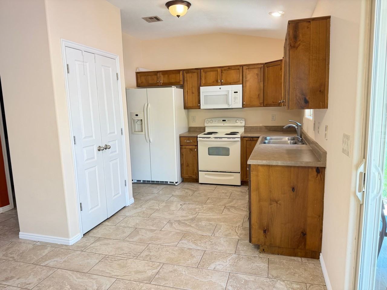 352 W 350 S - Photo 5 of 27