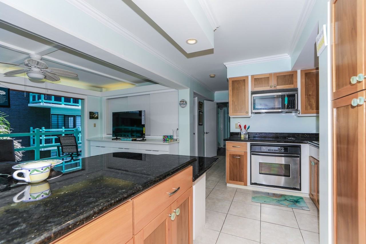 2957 Kalakaua Ave #402 - Photo 5 of 17
