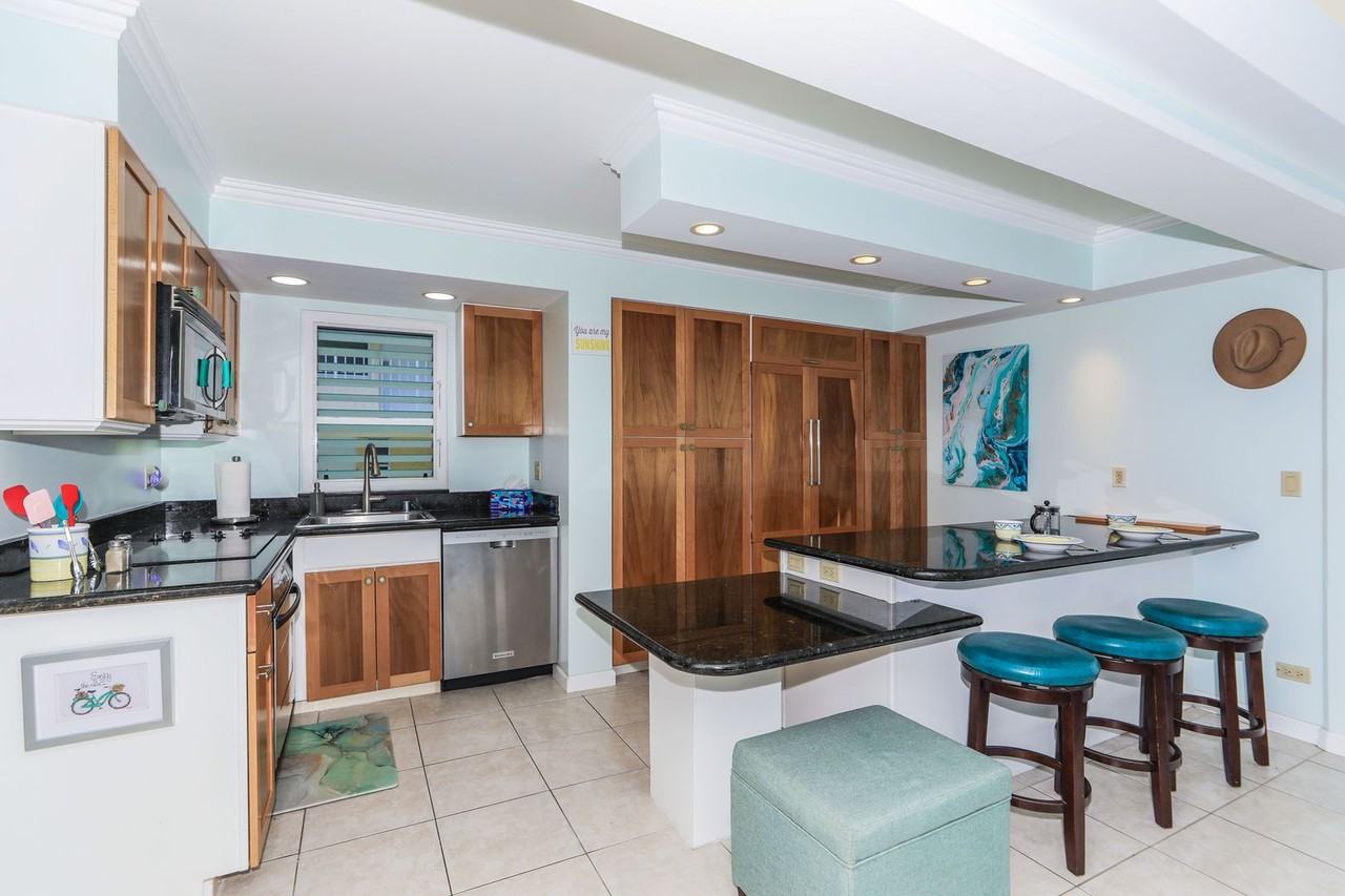 2957 Kalakaua Ave #402 - Photo 7 of 17
