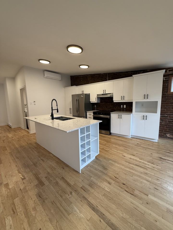 250A Rue Saint Paul Est - Photo 3 of 24